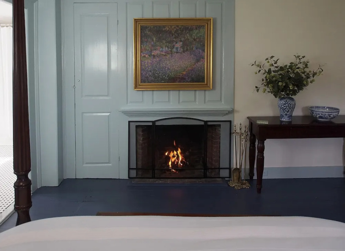 The Deacon & James Pharmacy B&B