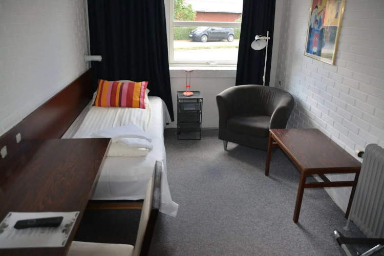 Dolphin Hotel Annex