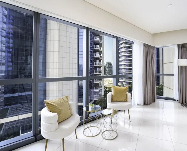 Glamorous 2BR in Damac Paramount Tower