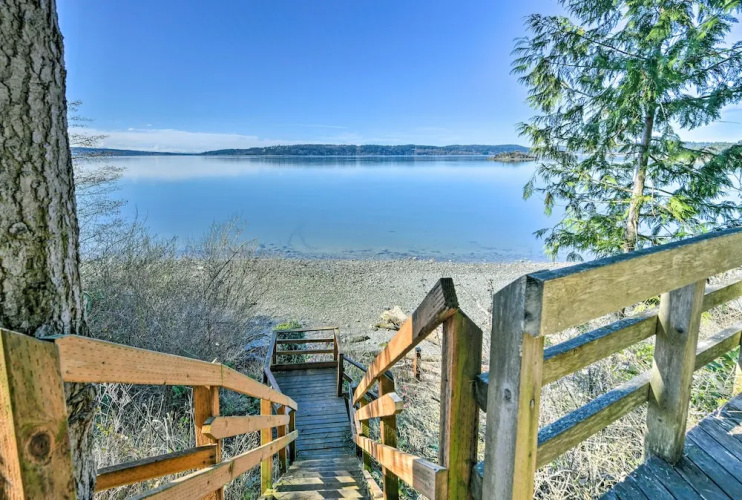 Cozy Beachouse: View & Deck, Steps From Skagit Bay