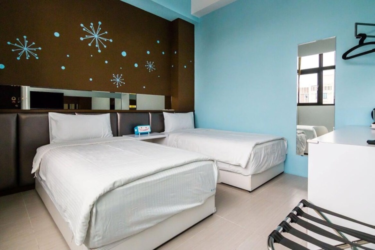 Standard Twin room with city view