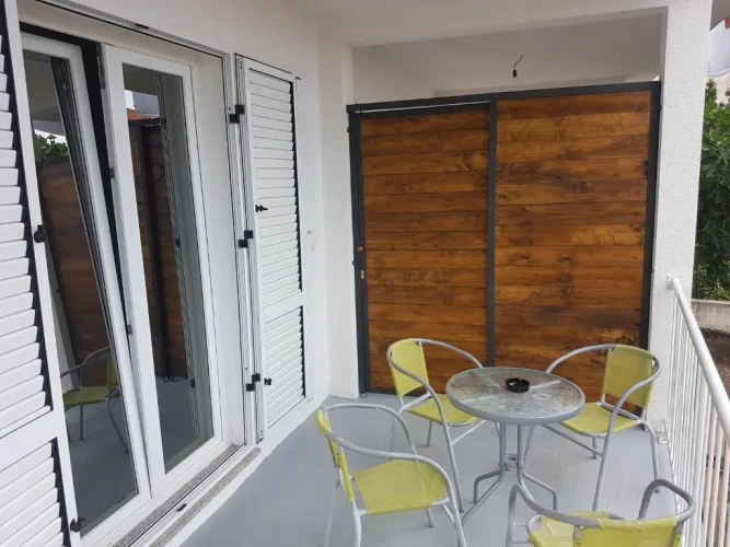 Apartment with garden view