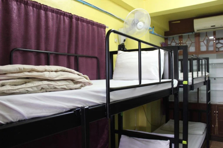 Home Hug Hostel - Adults