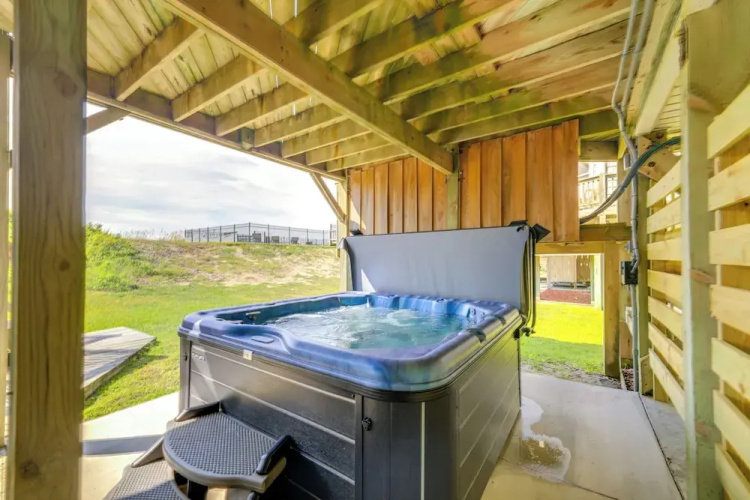 Oceanfront Emerald Isle Escape w/ Private Hot Tub!