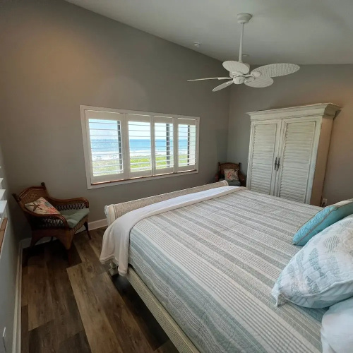 Oceanfront Serenity at Stylish Sea Haven 212