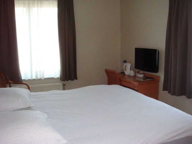 Lace Hotel