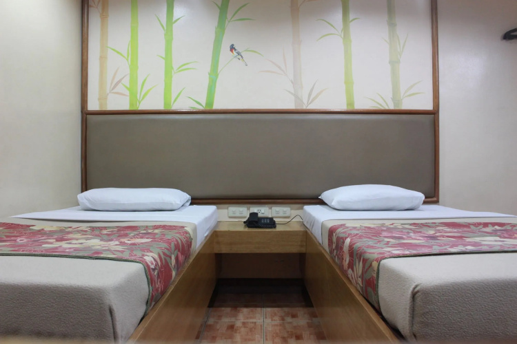 Pinoy Pamilya Hotel