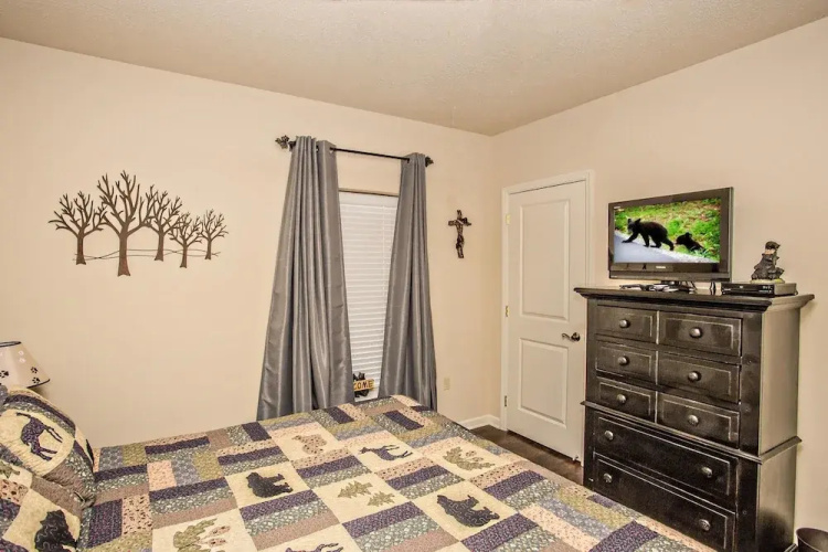 Cedar Lodge 202