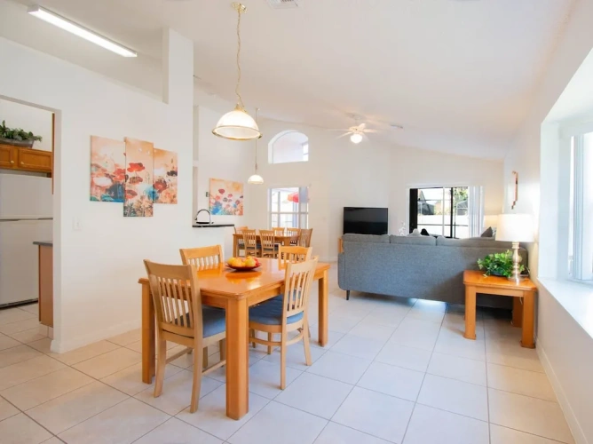 4 Bedrooms Villa