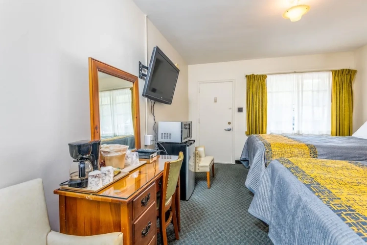 Economy Quadruple room with mountain view