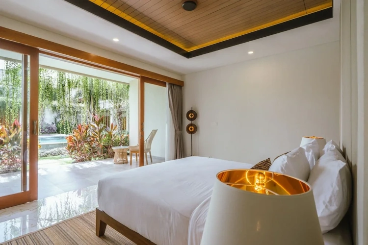 5 Bedrooms Luxury Sextuple Villa