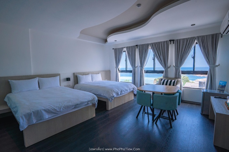 Standard Quadruple room with sea view