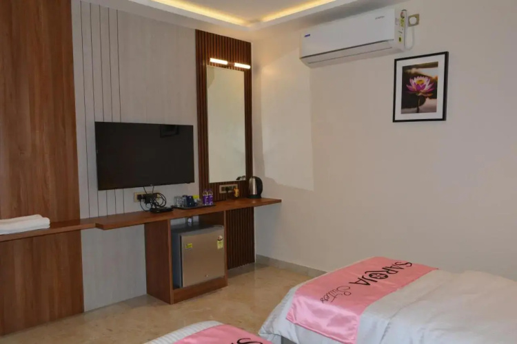 Saroja Suites