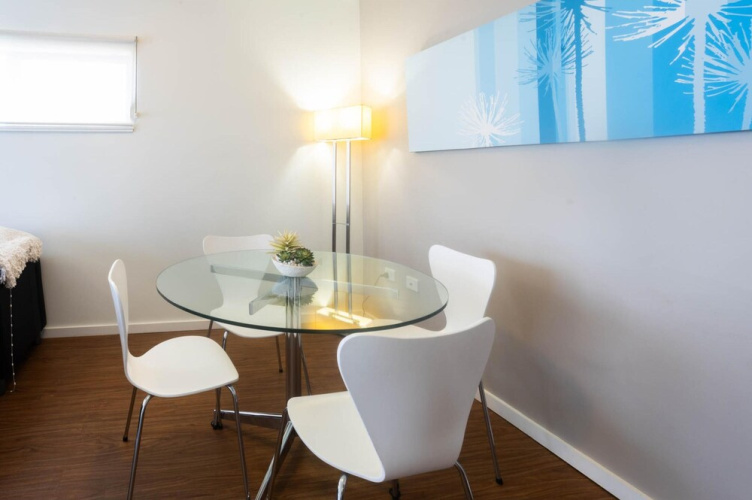 Lovely 2BR Apartment in West Perth With Parking!