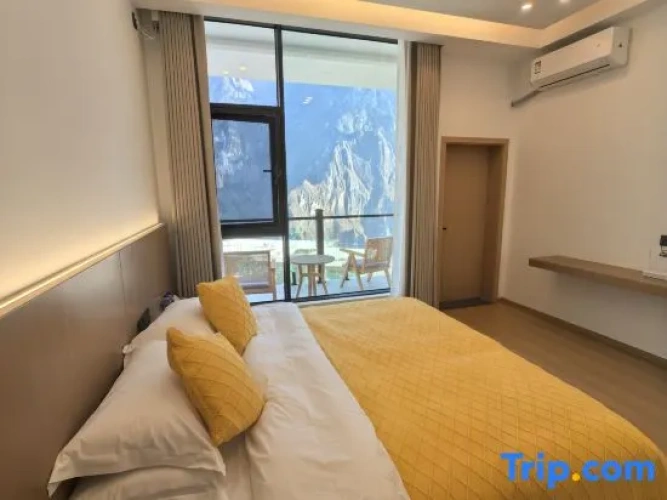 Standard Double room with balcony and with mountain view
