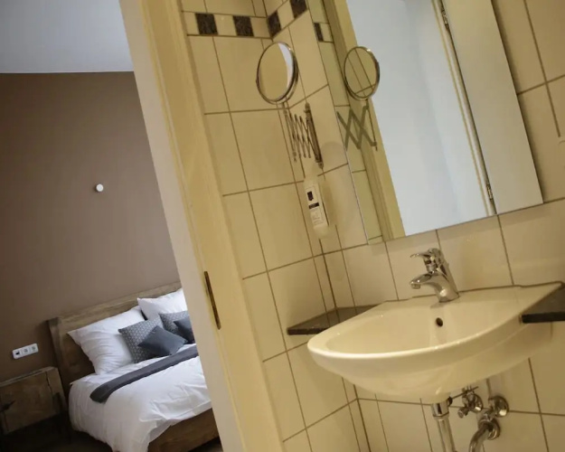 Z B Hotel