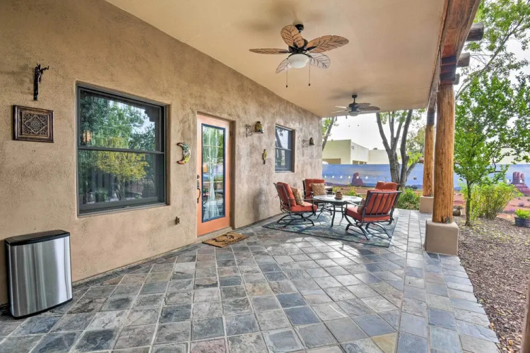 Shared Backyard & Hot Tub: Restful Mesa Retreat!