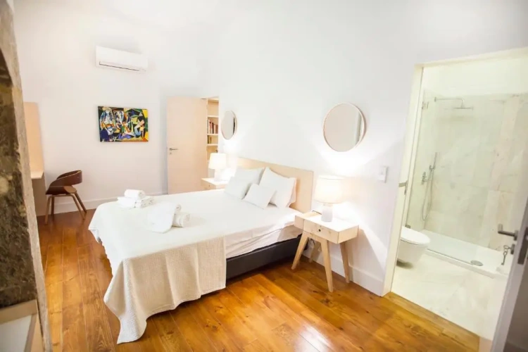 2 Bedrooms Apartment