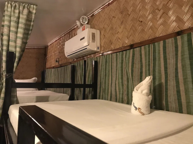 Island Hostel and Tours Coron