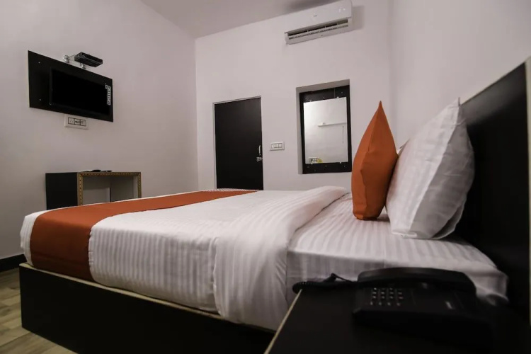 OYO 16169 Sahdev Guest House