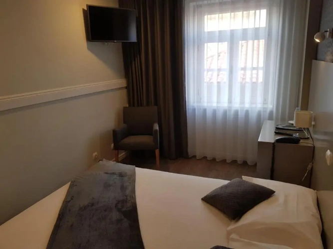 Standard Double room with city view