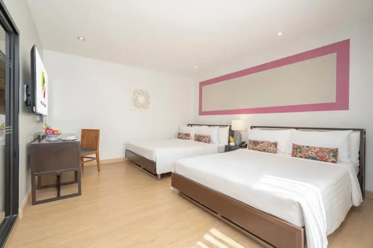 Deluxe Quadruple Family room