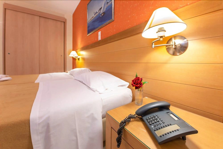 Hotel Avra
