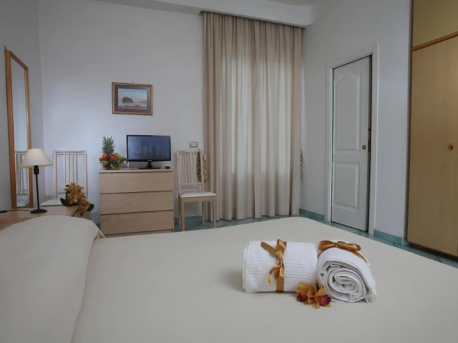 Standard Triple room with balcony