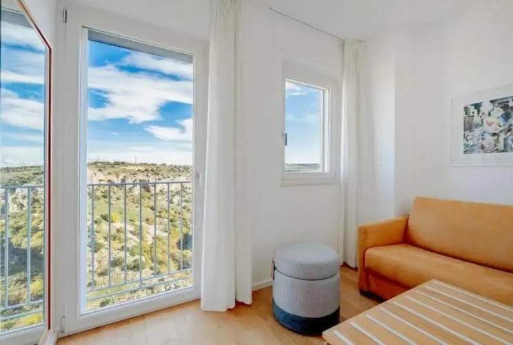 Deluxe Triple room with city view