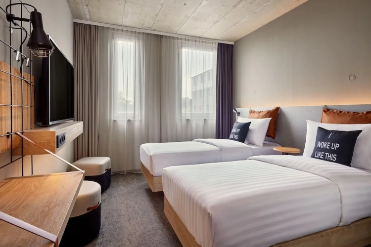 Standard Twin room with city view