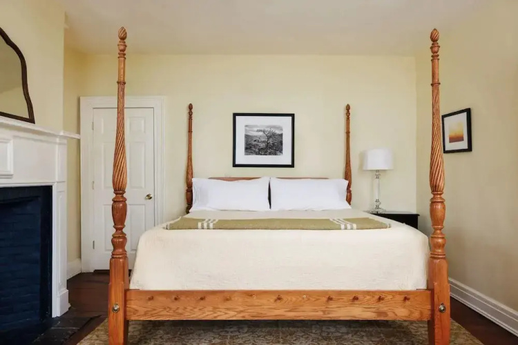 Elmrock Inn