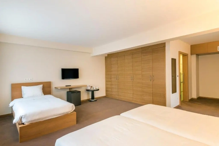 Standard Triple room with balcony