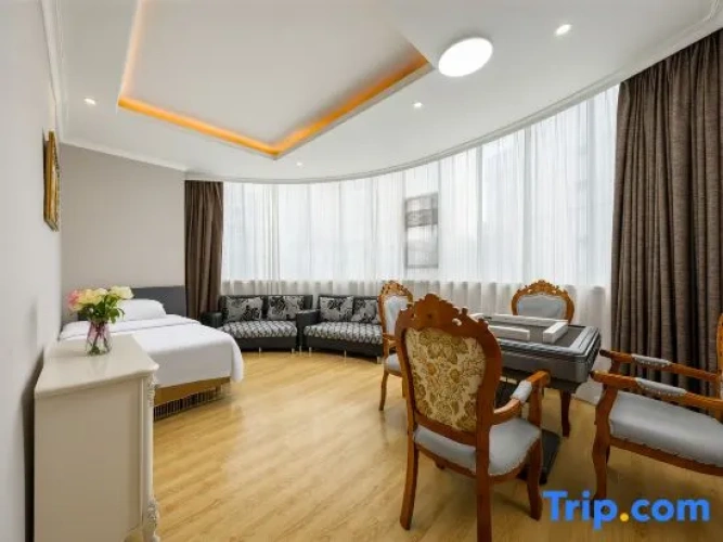 Deluxe Suite