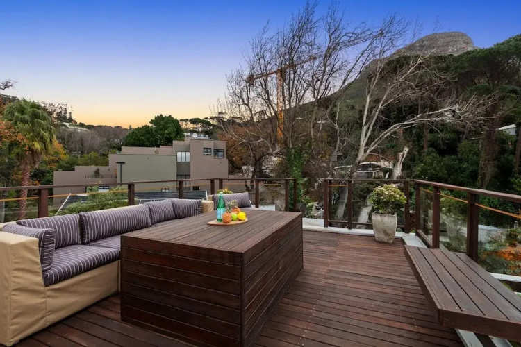 Higgo Crescent Villa