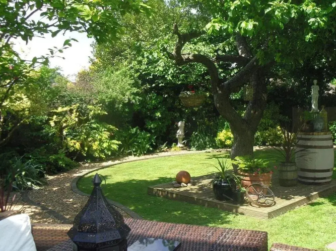 Holly House Bed Breakfast Apartments