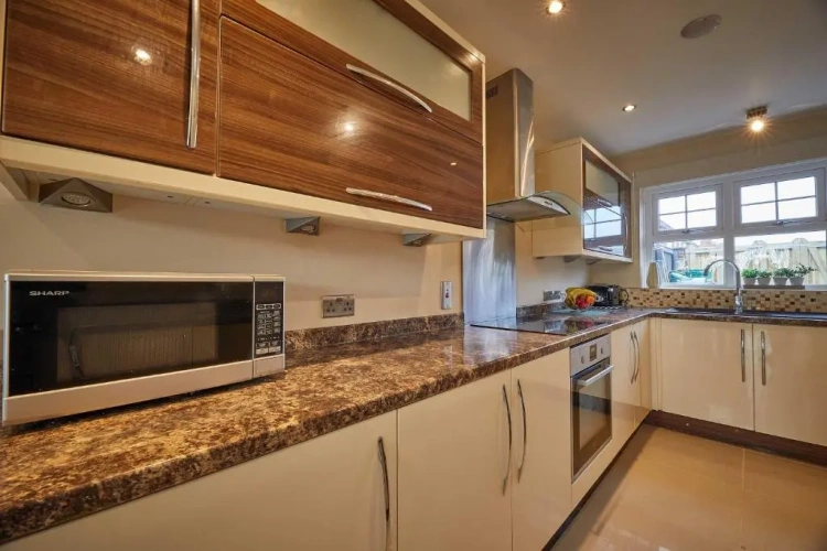 4 Bedrooms Cottage