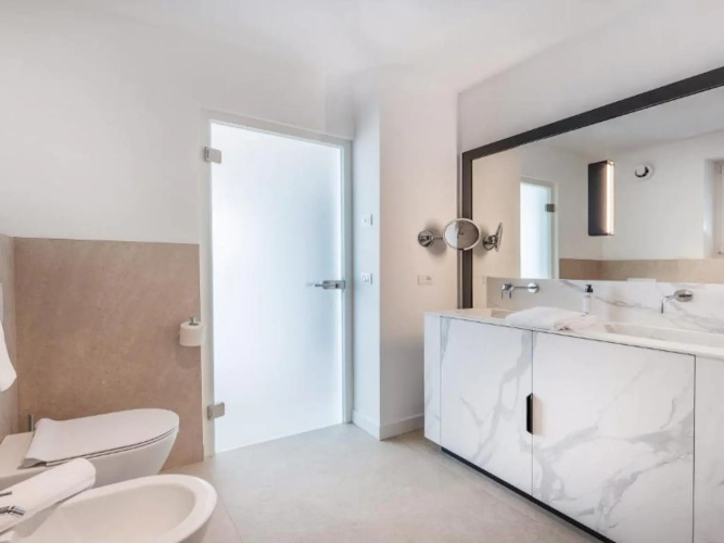 Modern flat in Merano with outdoor shower