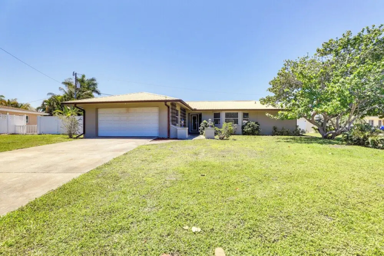 Sarasota House w/ Private Pool - 4 Mi to Beach!