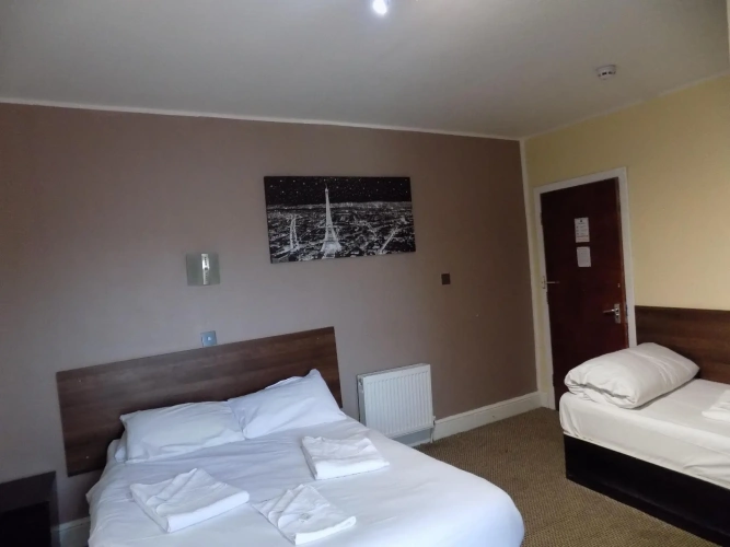 Standard Triple room