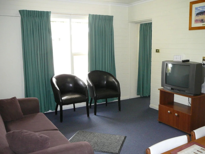 Oval Motel
