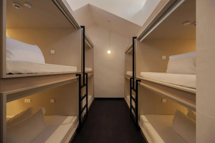 BEAT. 1932 Hostel at Chinatown