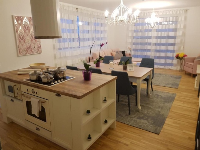 2 Bedrooms Apartment