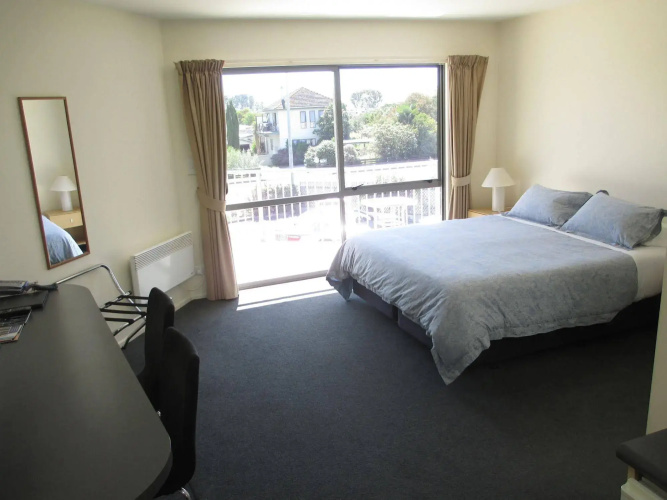 Bay Crest Motor Lodge