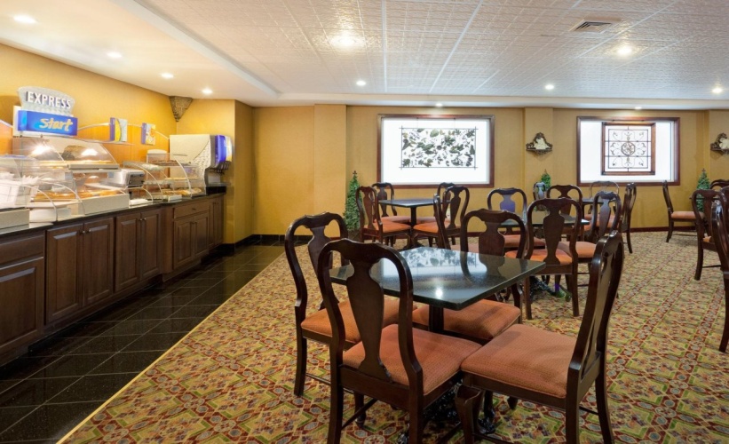 Holiday Inn Express & Suites Swansea photo 26