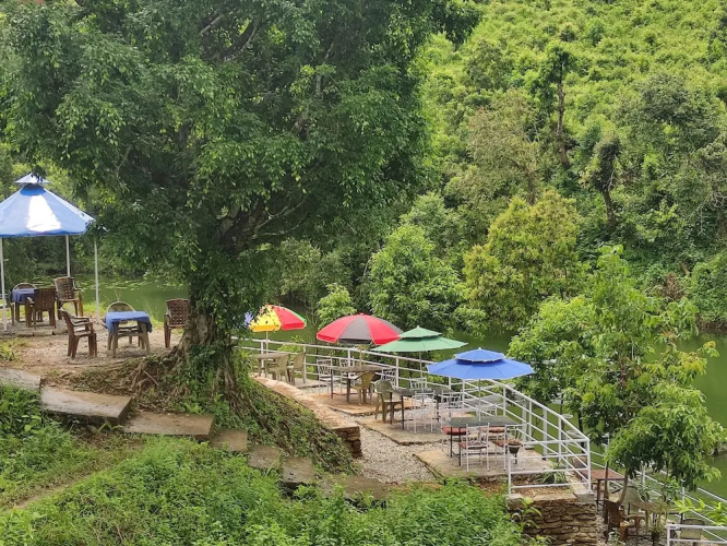 Begnas Lake front guest house