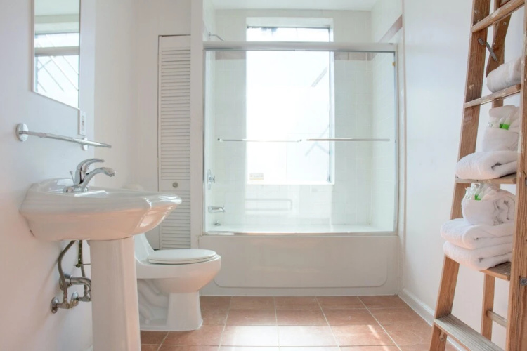 Intimate Plateau Suites by Sonder
