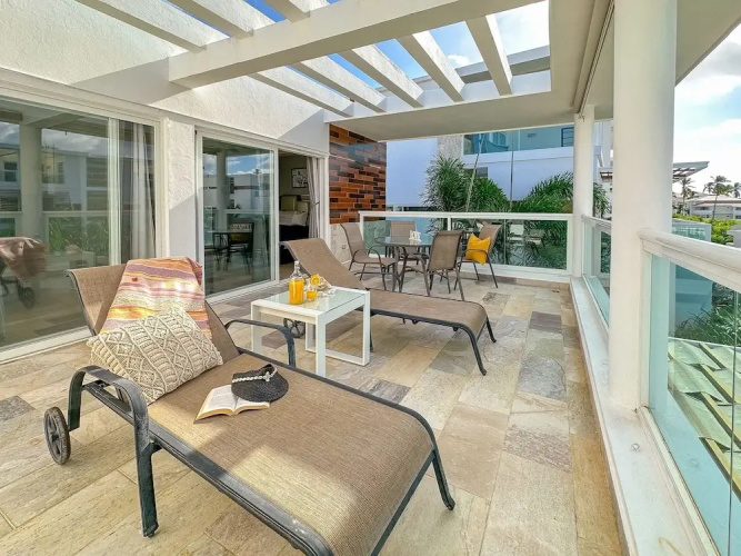 Gorgeous 1 BR PH Apartment w Jacuzzi