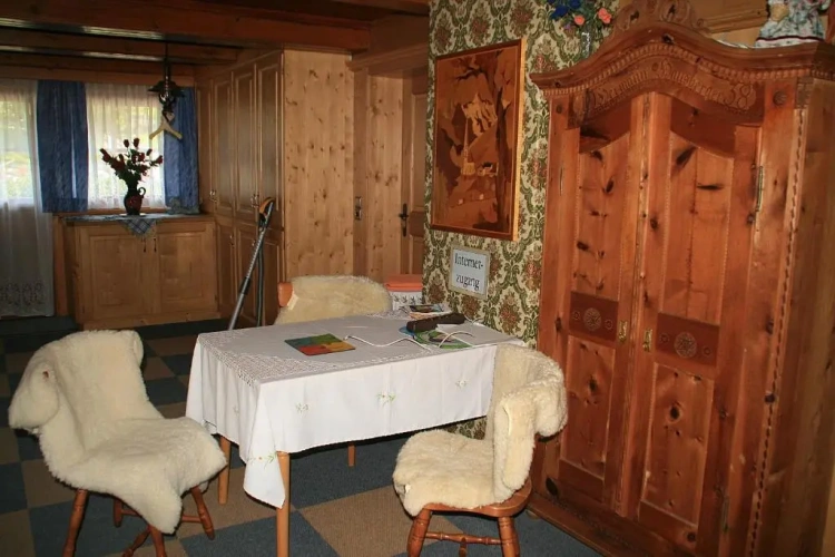 Twin Studio