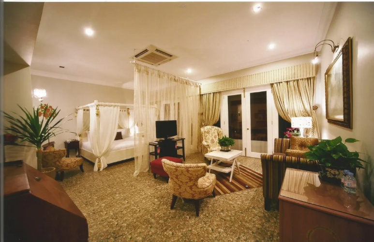 Indulgence Restaurant & Living