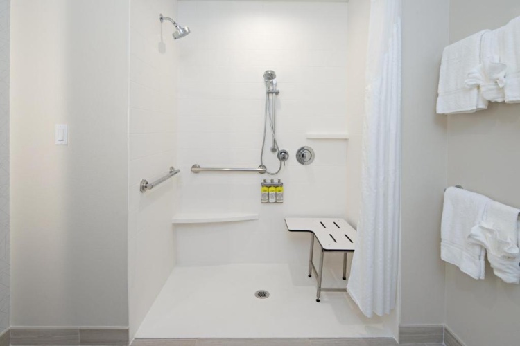 Holiday Inn Express & Suites Valencia - Santa Clarita photo 12